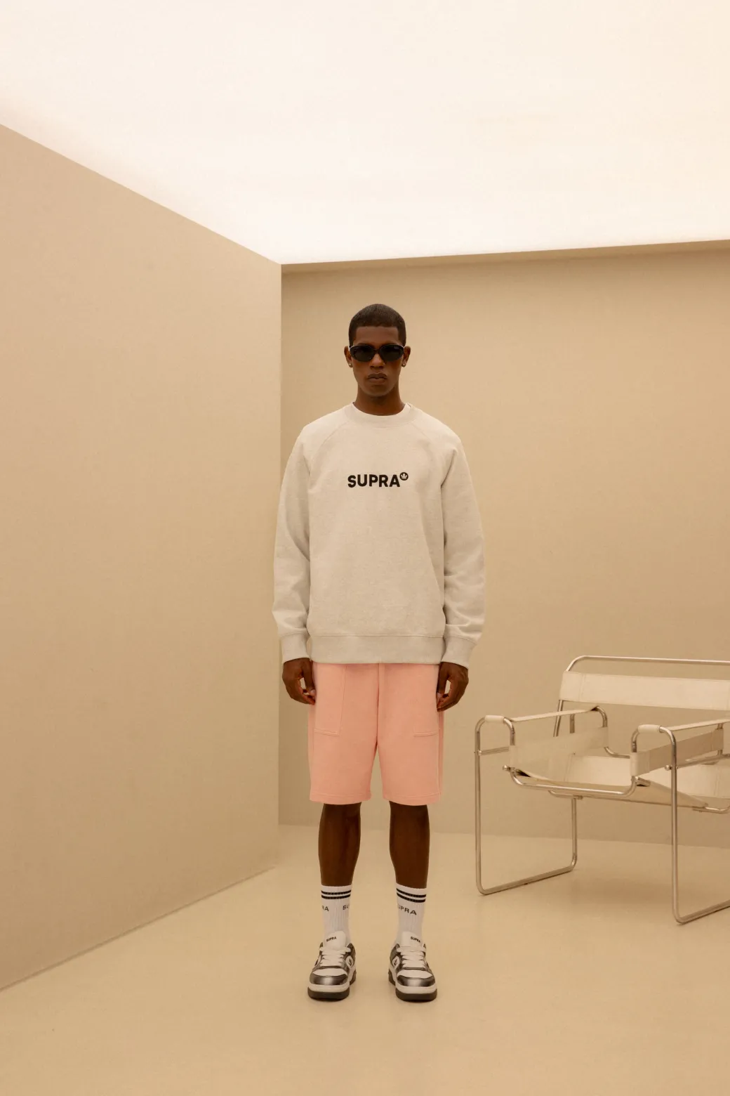 ESSENTIAL BASIC SMALL LOGO RAGLAN OVER FIT SWEATSHIRT