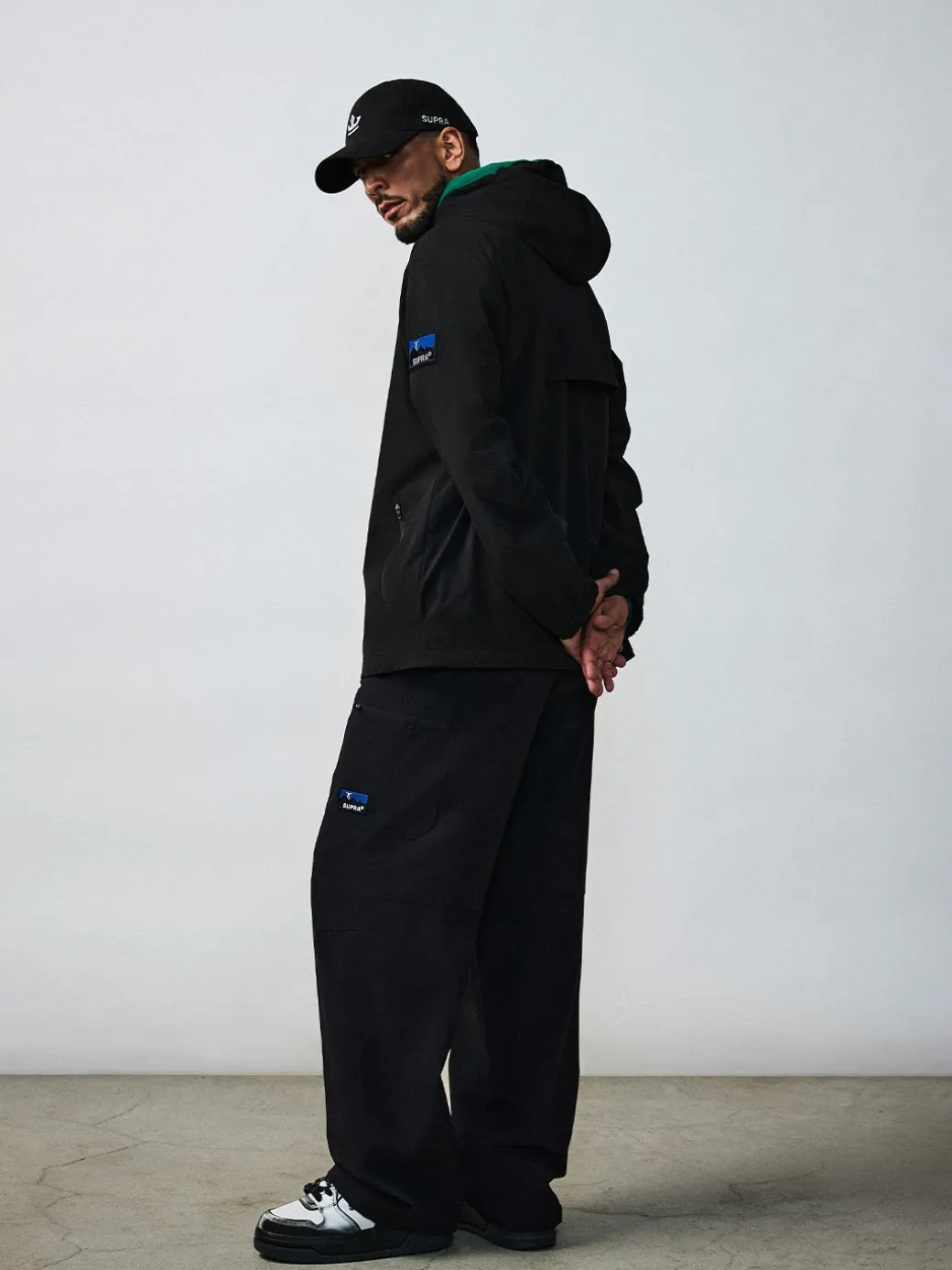 OUTDOOR LIGHTWEIGHT WINDBREAKER