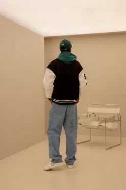 VARSITY OVER FIT HOODIE