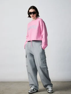 VARSITY WOMEN ARCH LOGO CROP SWEATSHIRTS